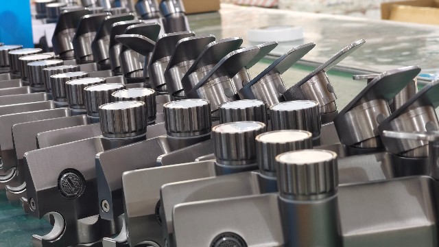 国产精品毛片无码一区二区蜜桃衛浴：為何太空鋁花灑成家庭首選？